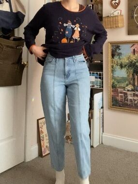 Women’s light wash tapered jeans
